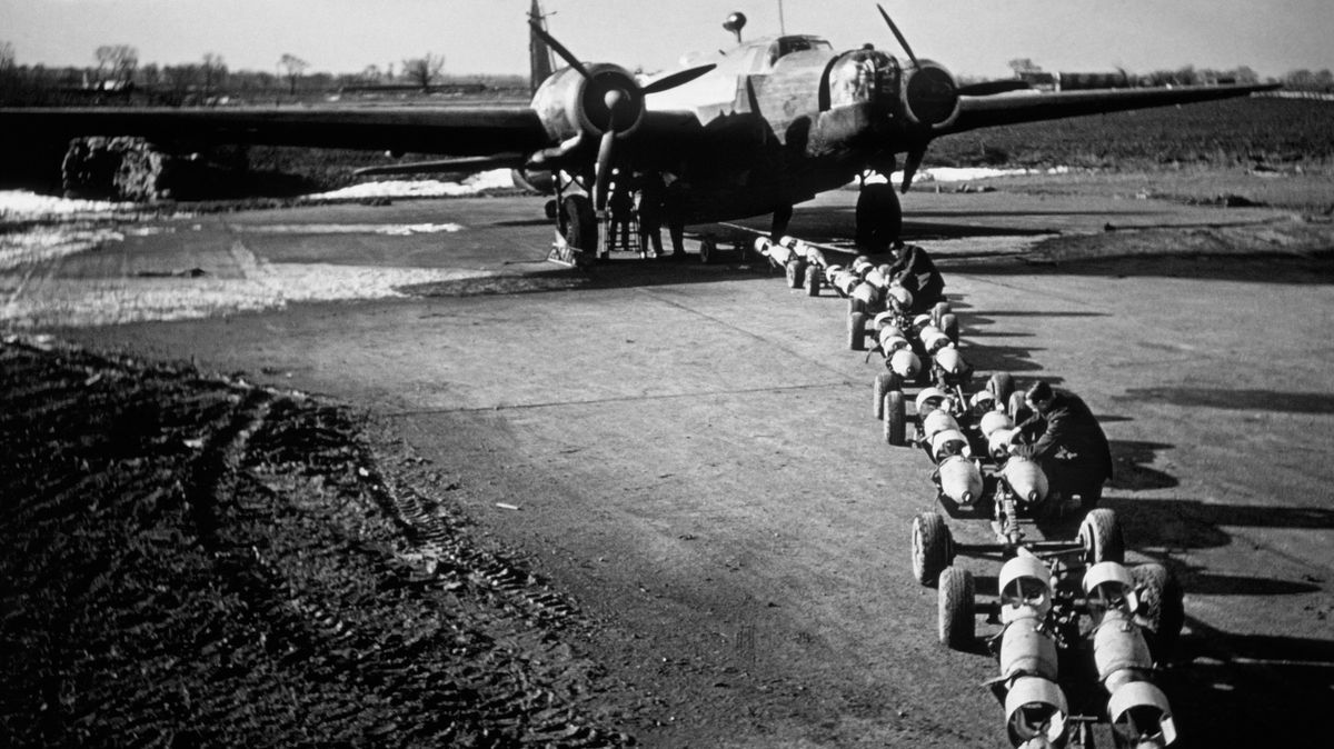 Před 80 lety to naši bombardovací letci začali Němcům vracet